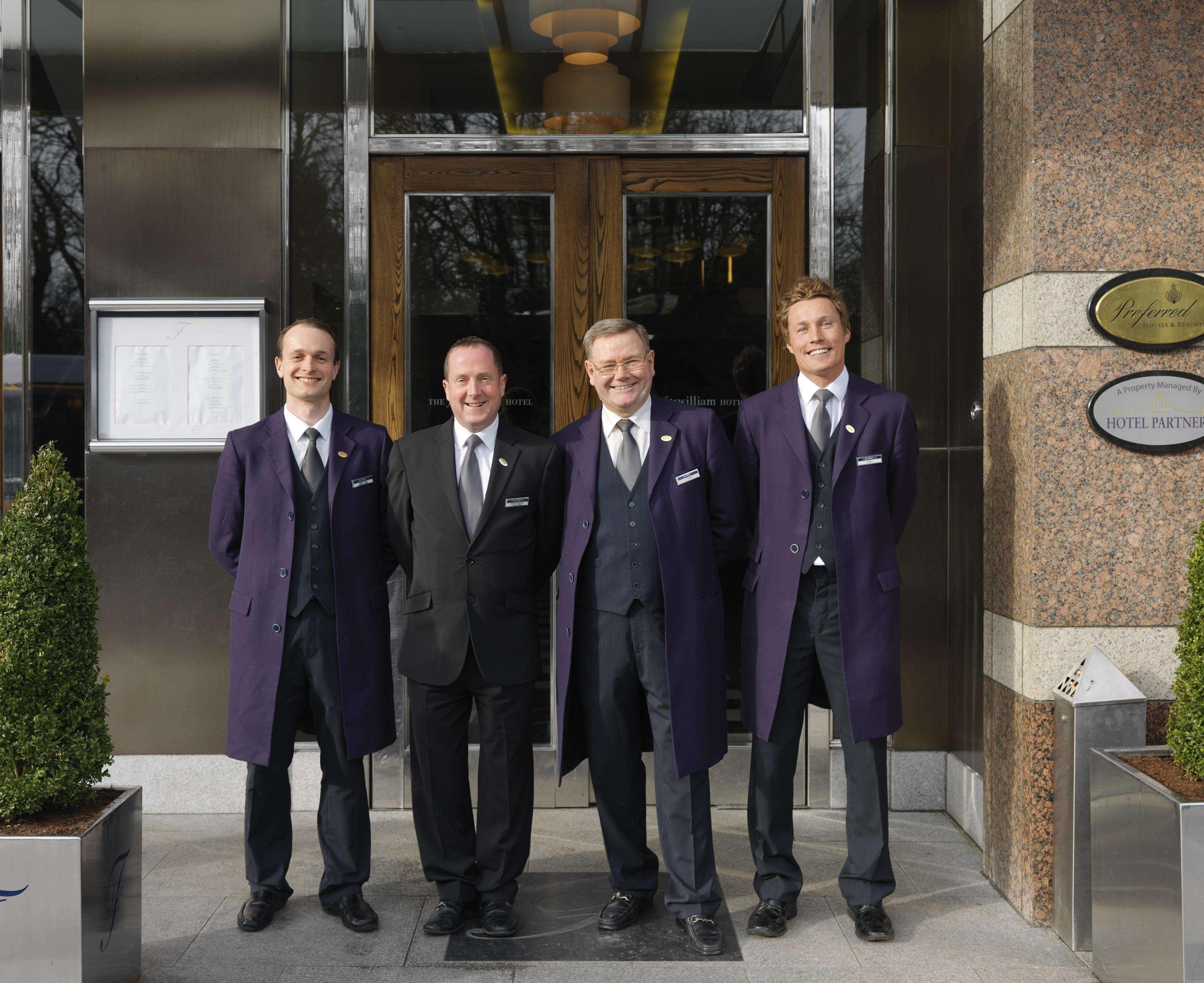 فندق ذه فيتسويليام دبلن المظهر الخارجي الصورة Doormen at the InterContinental London Park Lane