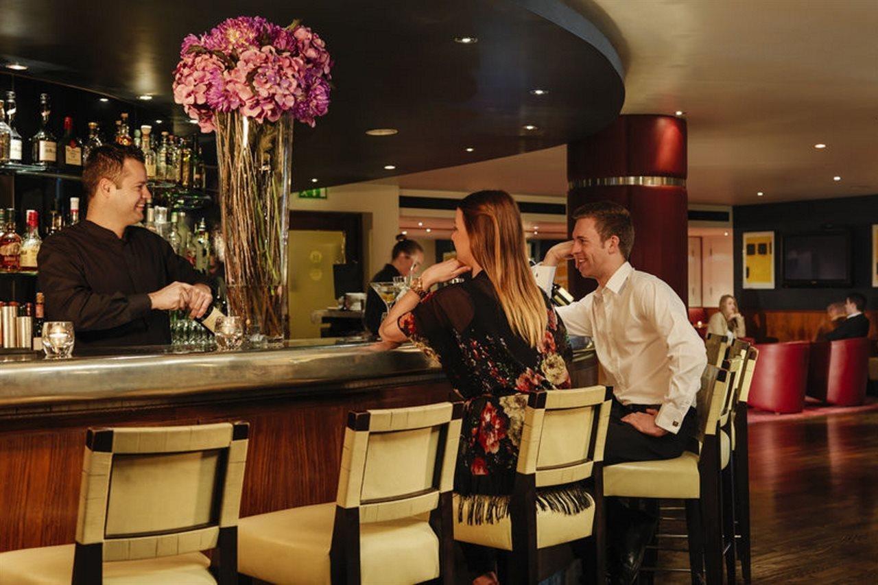 فندق ذه فيتسويليام دبلن المظهر الخارجي الصورة The bar at the London Hilton on Park Lane