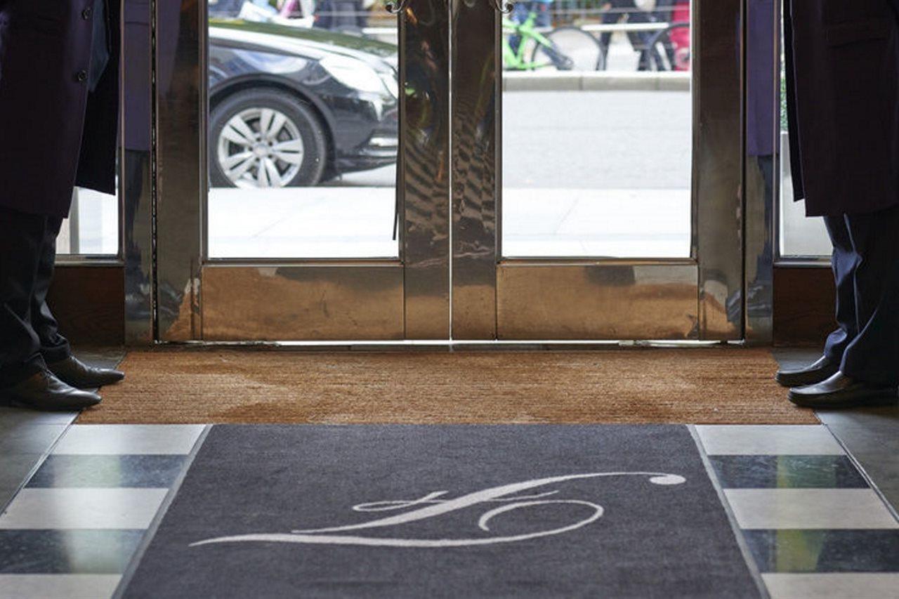 فندق ذه فيتسويليام دبلن المظهر الخارجي الصورة Entrance to the hotel